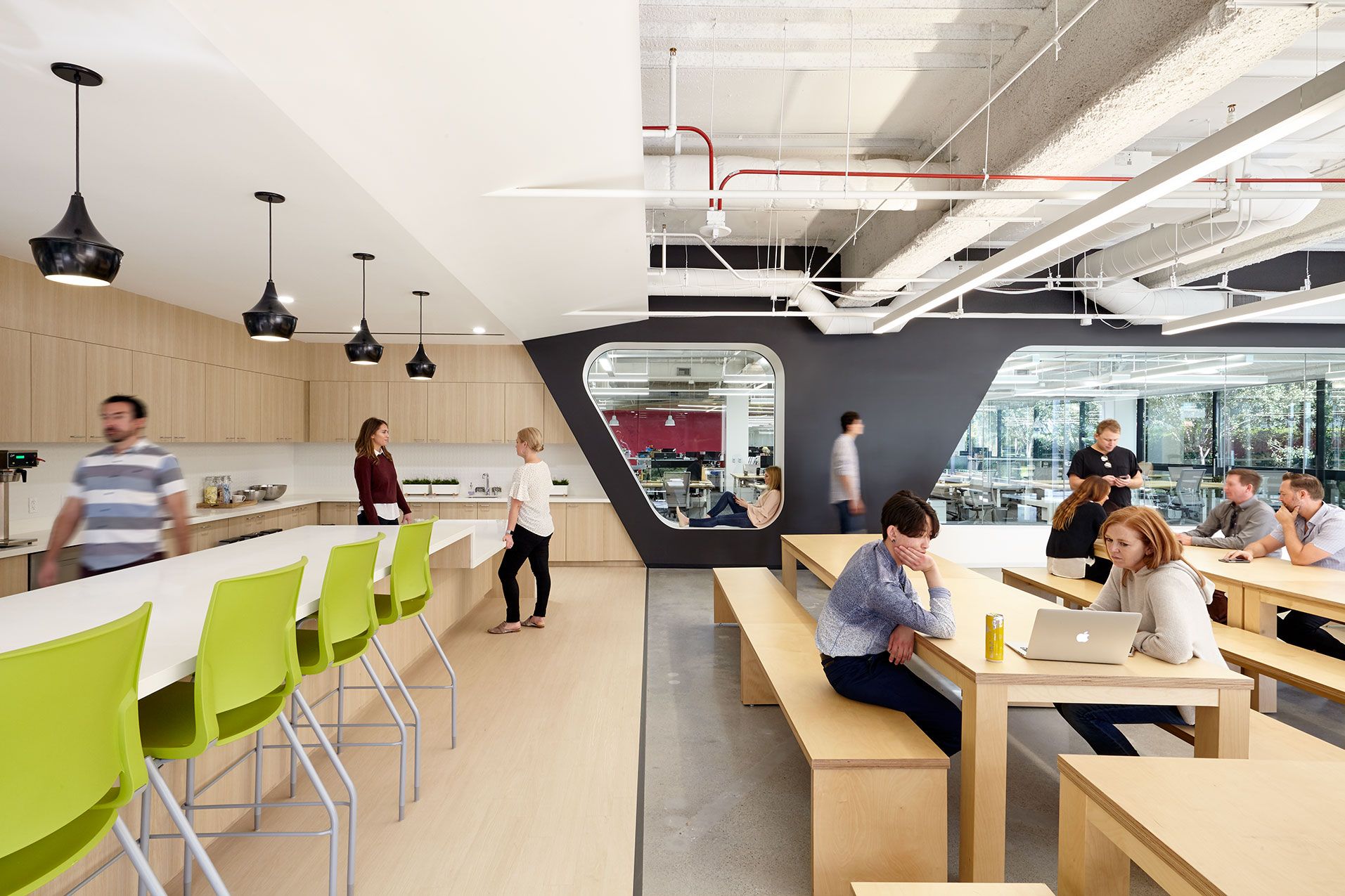 Designing a Collaborative Breakout Area Office Spaces That Encourage Teamwork