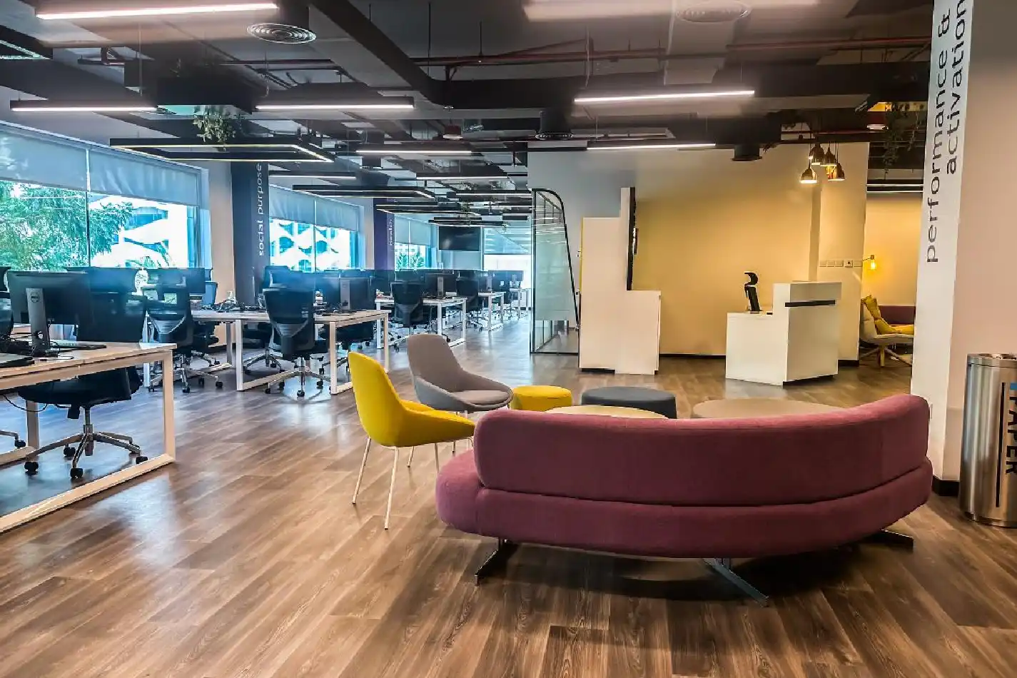 four communications- whitemonde